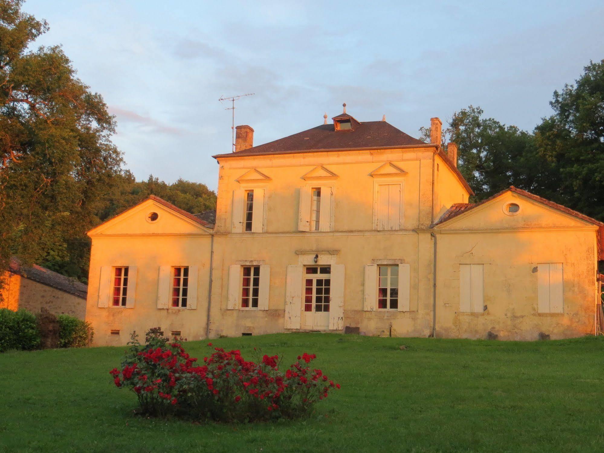 Bed and Breakfast Aux Trois Fontaines Eynesse Екстер'єр фото