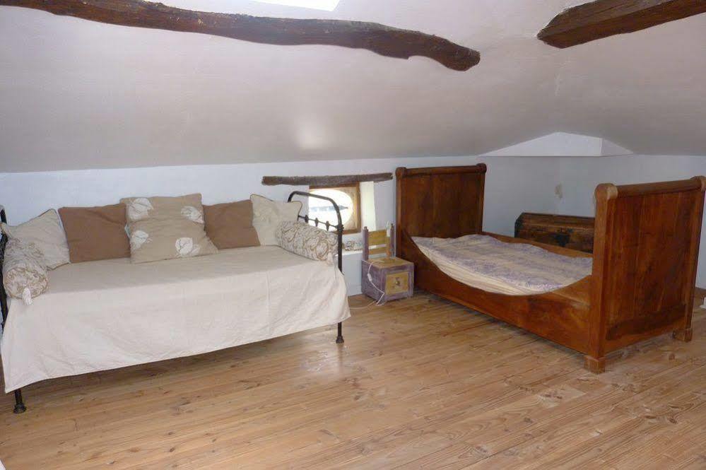 Bed and Breakfast Aux Trois Fontaines Eynesse Екстер'єр фото